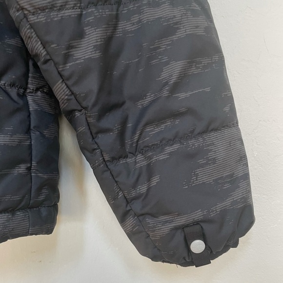 Men’s The North Face Camo style insulated jacket - Picture 7 of 7